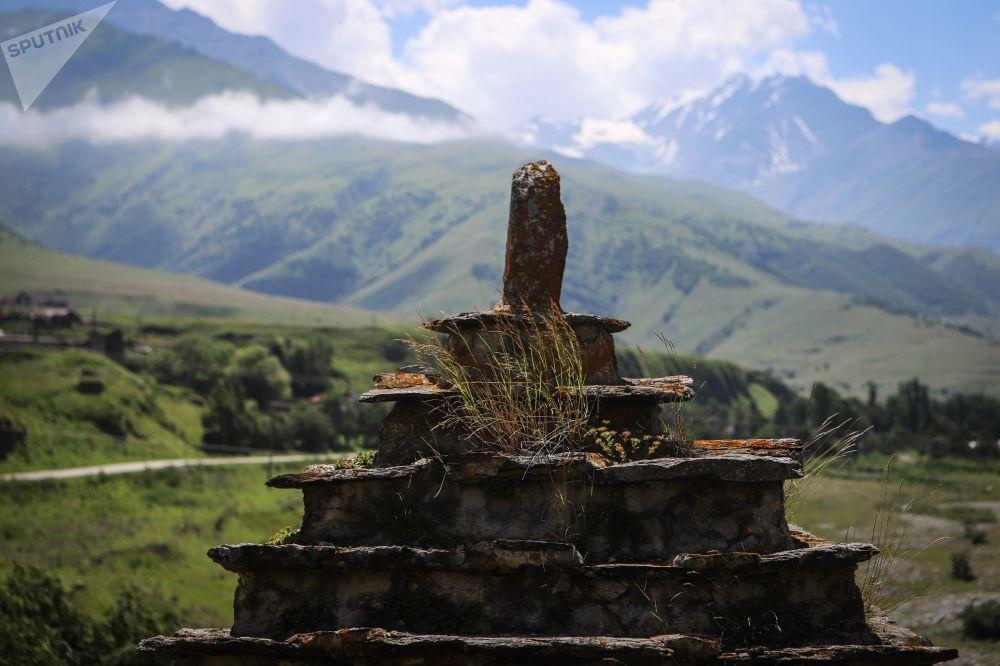 cac lang mo o thanh pho chet Dargavs anh 10