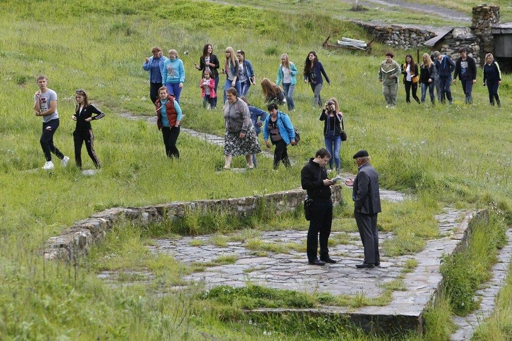 cac lang mo o thanh pho chet Dargavs anh 16
