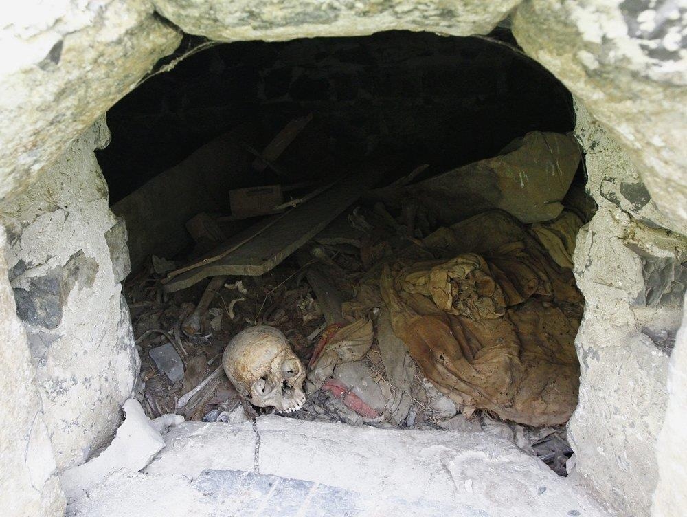 cac lang mo o thanh pho chet Dargavs anh 12