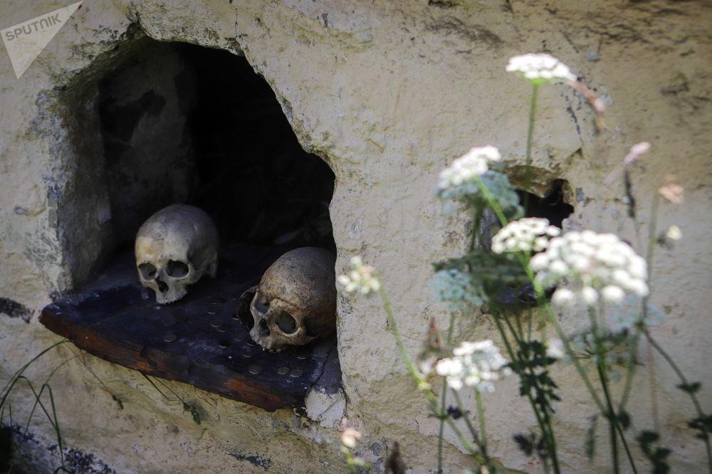 'Thanh pho chet' tai Nga voi 10.000 hai cot tu thoi Trung Co hinh anh