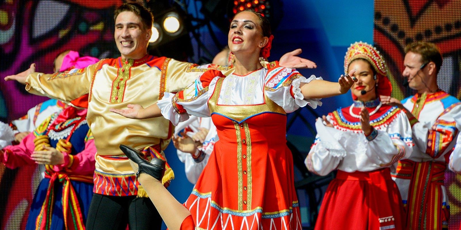 Le hoi nghe thuat Slav Canh dong Nga anh 5