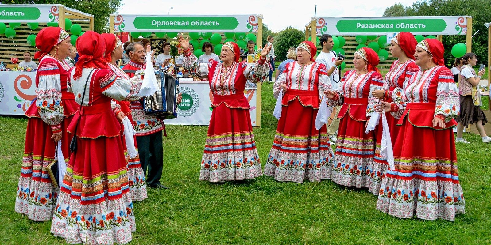 Le hoi nghe thuat Slav Canh dong Nga anh 8