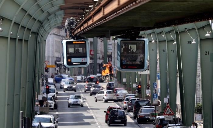 Đoàn tàu treo lâu đời nhất thế giới mở cửa trở lại ảnh 1 Doan tau treo lau doi nhat the gioi mo cua tro lai anh 1