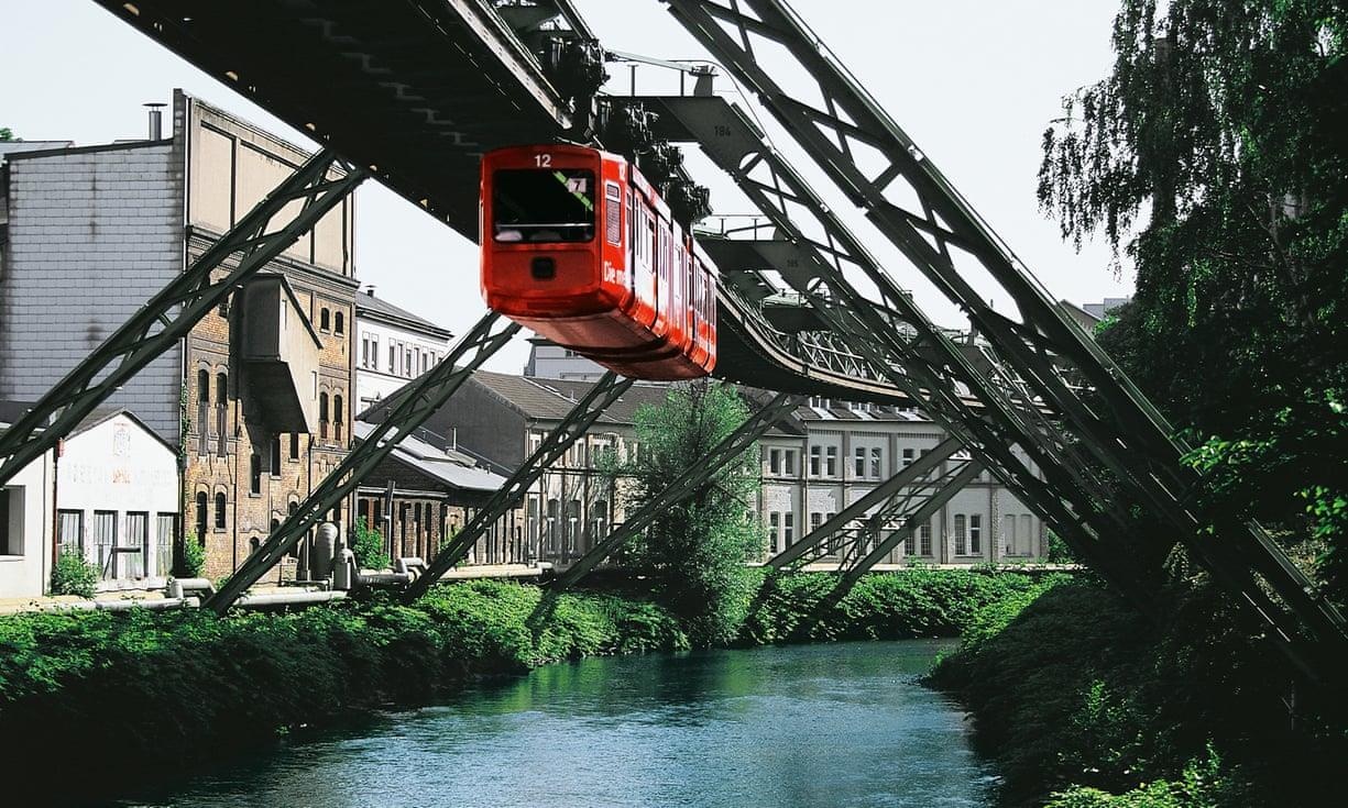 Doan tau treo ‘tao cam giac cuoi rong’ mo cua tro lai o Duc hinh anh