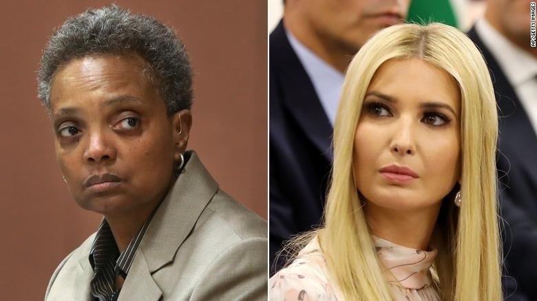 Nhac moi nguoi ve xa sung Chicago, Ivanka bi chi trich vi dua tin sai hinh anh