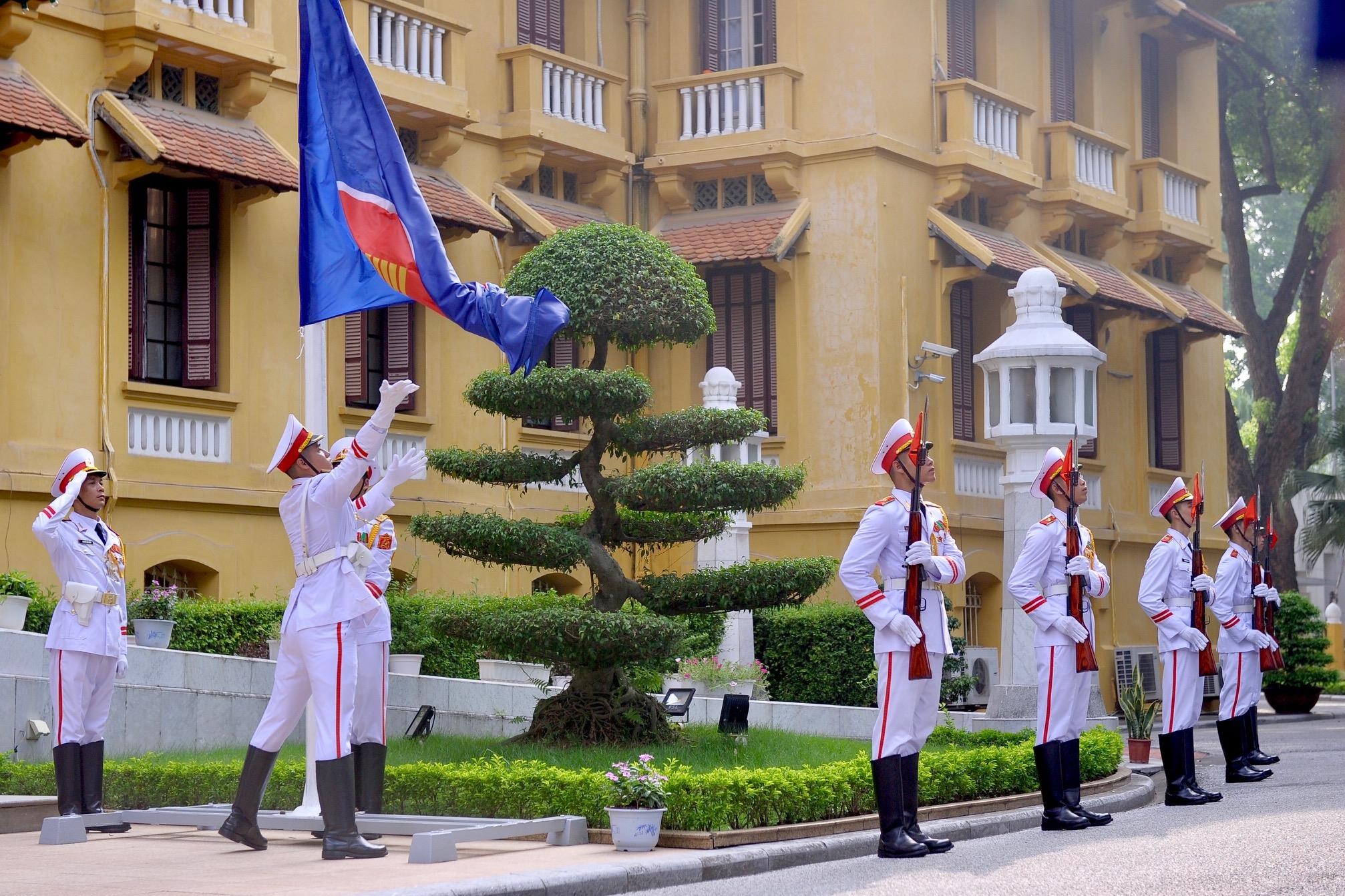 Le thuong co ASEAN va quoc ky Viet Nam anh 1