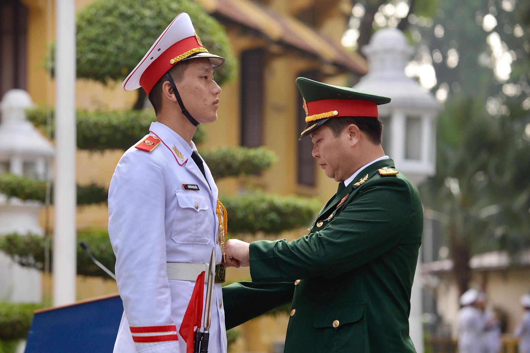 Le thuong co ASEAN va quoc ky Viet Nam anh 4