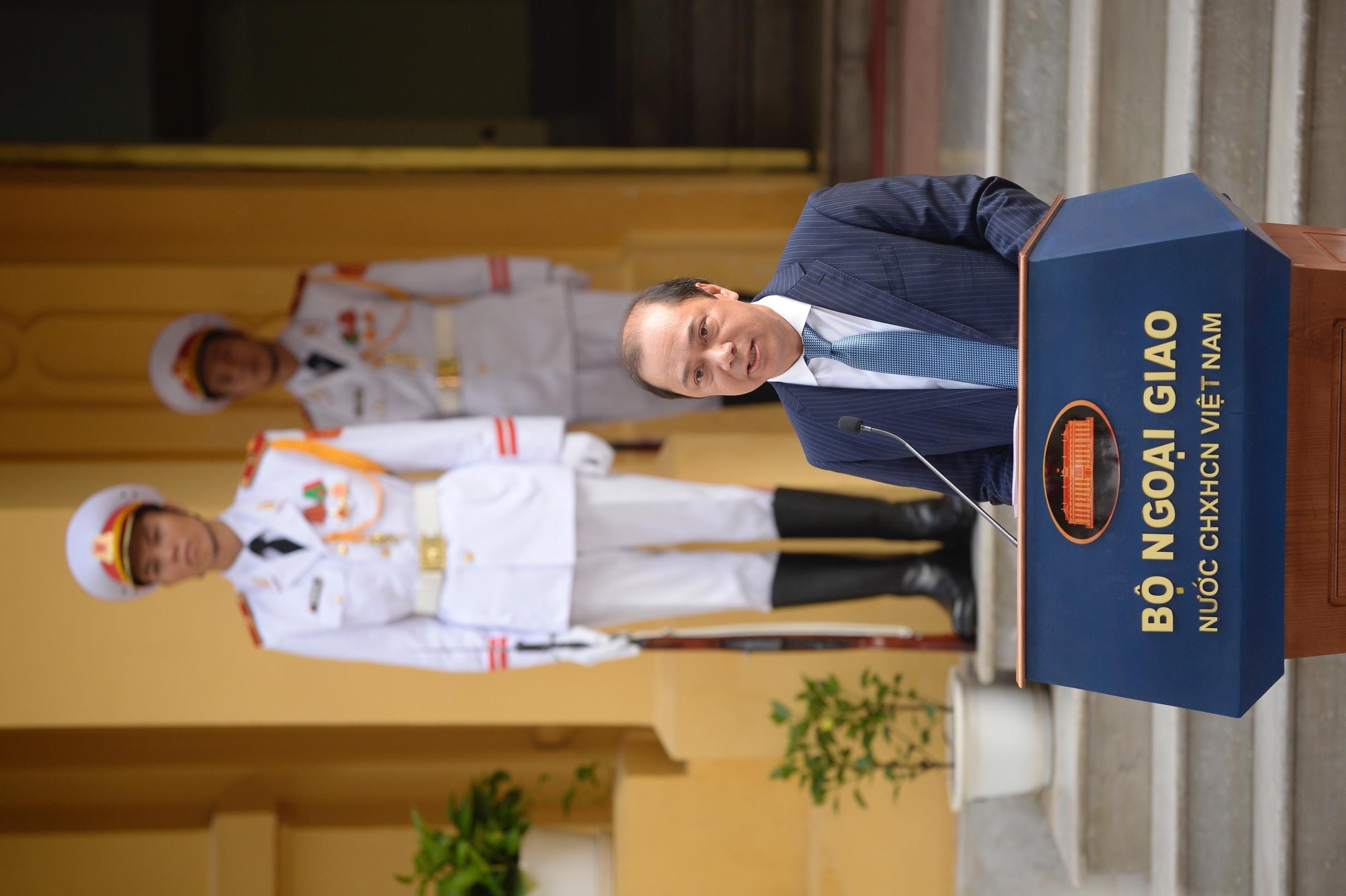 Le thuong co ASEAN va quoc ky Viet Nam anh 2