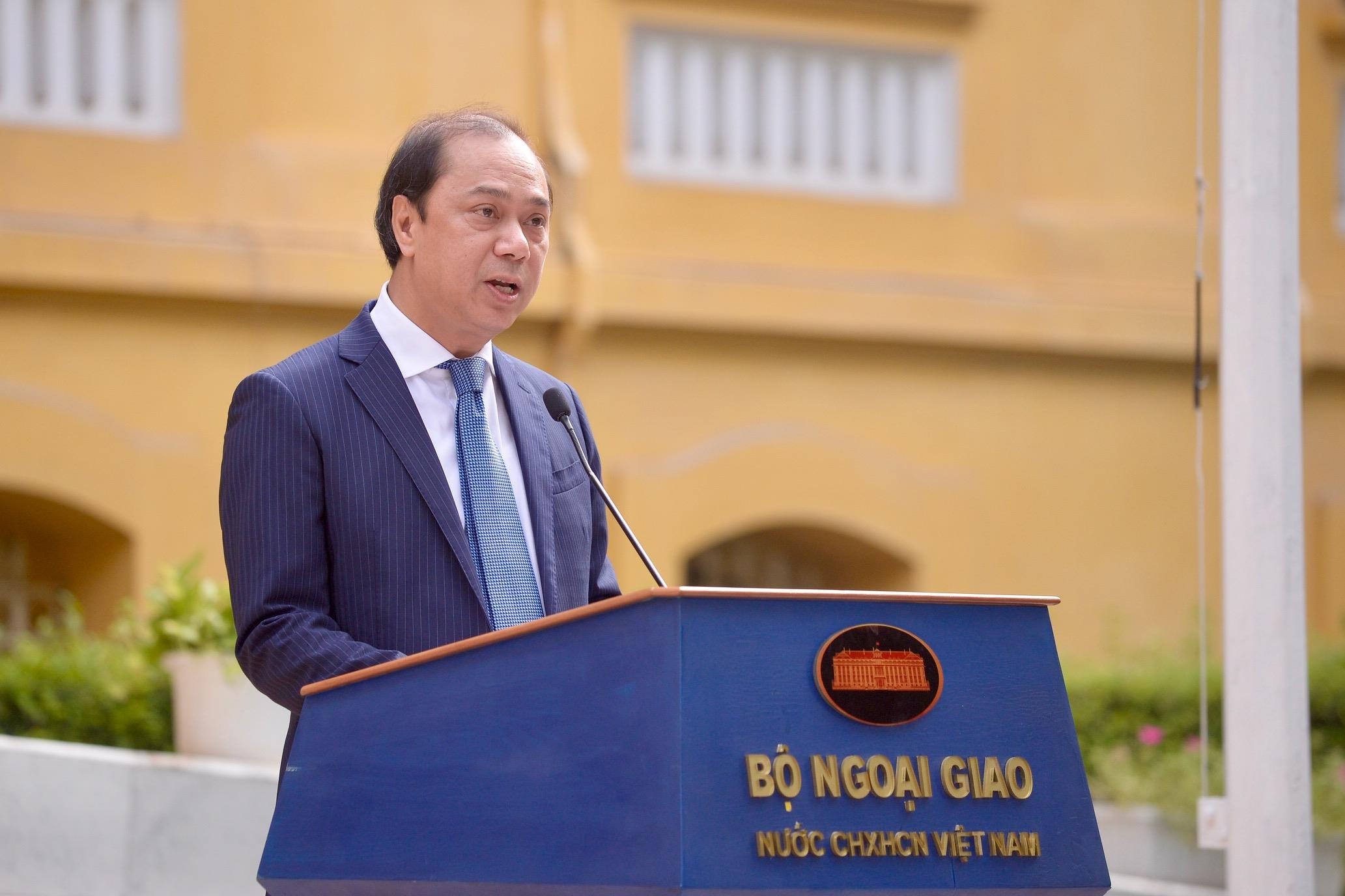 Le thuong co ASEAN va quoc ky Viet Nam anh 3