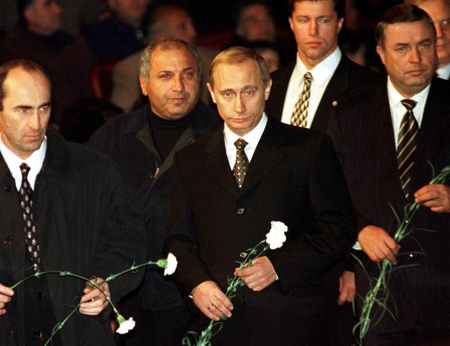 20 nam cam quyen cua TT Putin: Tu nha cai cach den lanh dao cung ran hinh anh