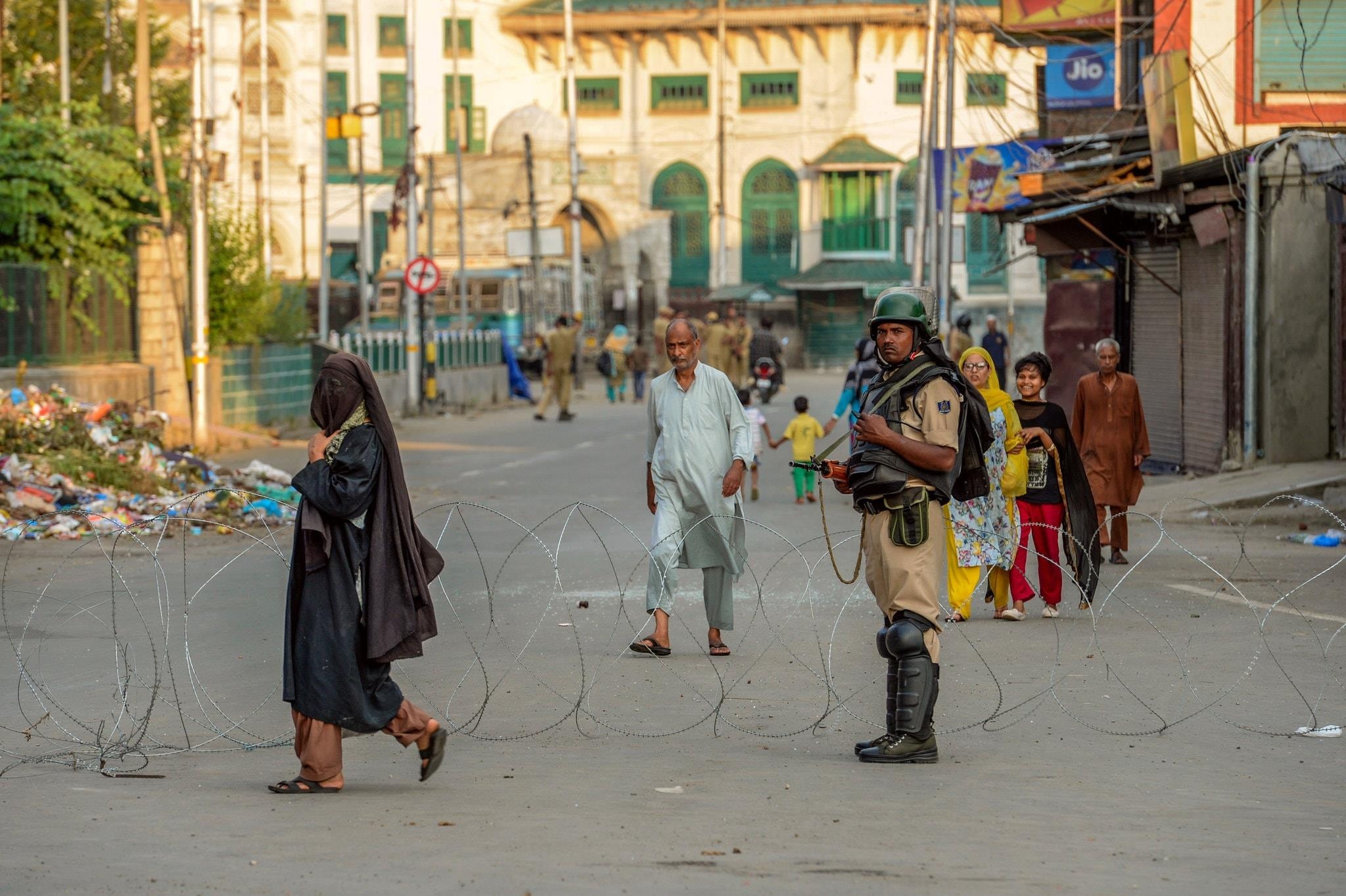 Dia nguc song ben trong Kashmir anh 10