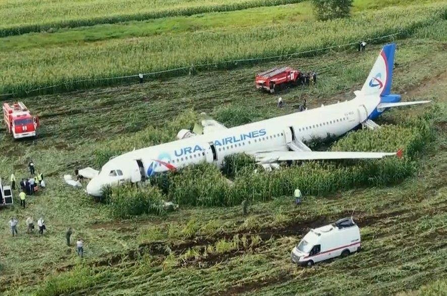 ‘Phep mau’ canh dong ngo - anh hung Nga dap may bay bang bung hinh anh