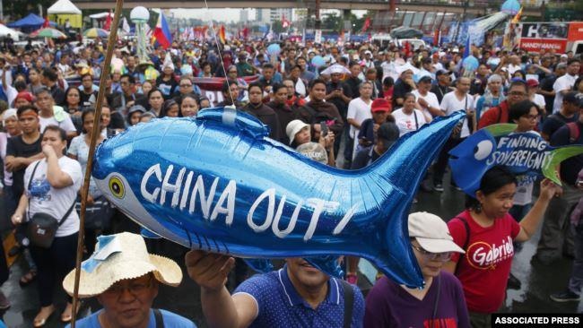 Niem tin cua nguoi Philippines voi TQ sut giam vi van de Bien Dong hinh anh
