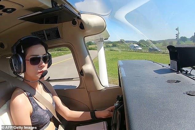 Hoang quy phi Thai Lan la phi cong, can ve truoc khi vao Hoang gia hinh anh