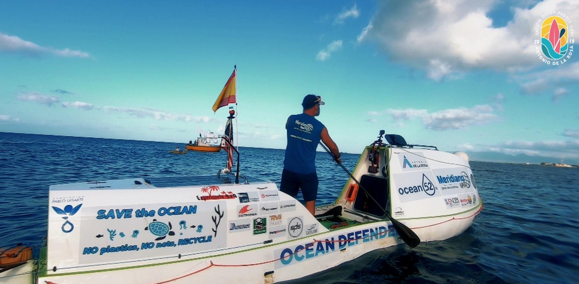 Nguoi dan ong vuot dai duong trong 76 ngay, luc nao cung thay rac nhua hinh anh