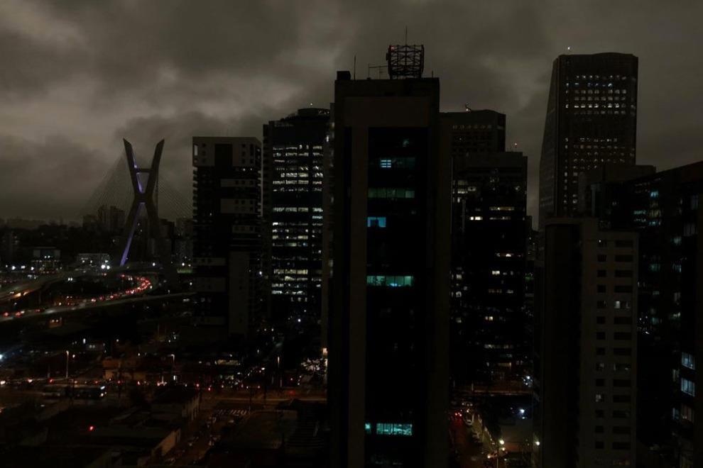 Khoi chay rung Amazon bien bau troi Brazil 'tu ngay thanh dem' hinh anh