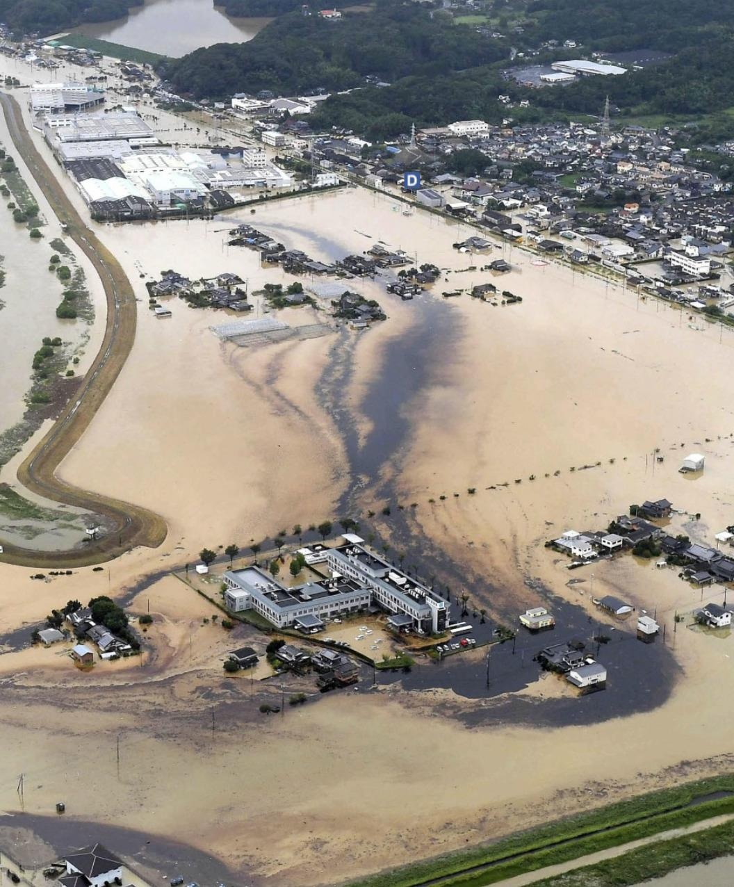 Mua lu lich su 'nhan chim' dao Kyushu anh 1