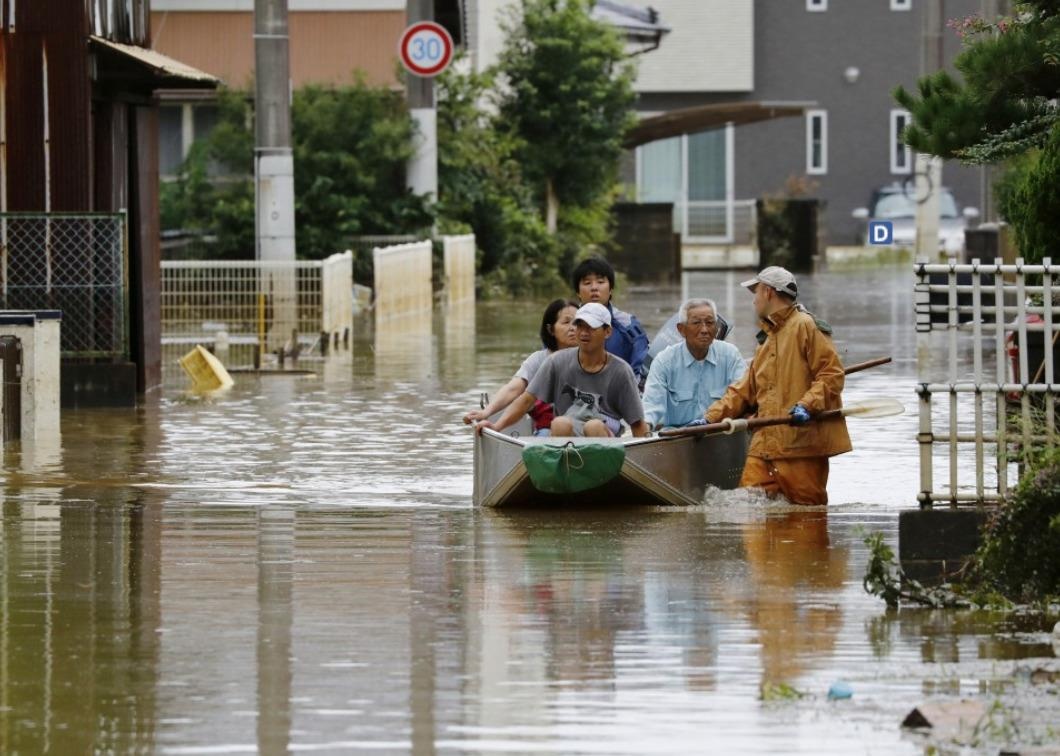 Mua lu lich su 'nhan chim' dao Kyushu, Nhat so tan gan 900.000 nguoi hinh anh