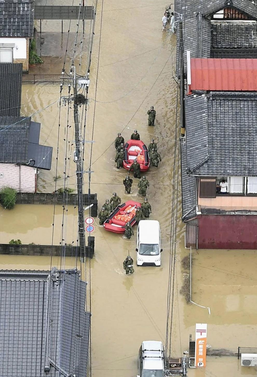 Mua lu lich su 'nhan chim' dao Kyushu anh 5