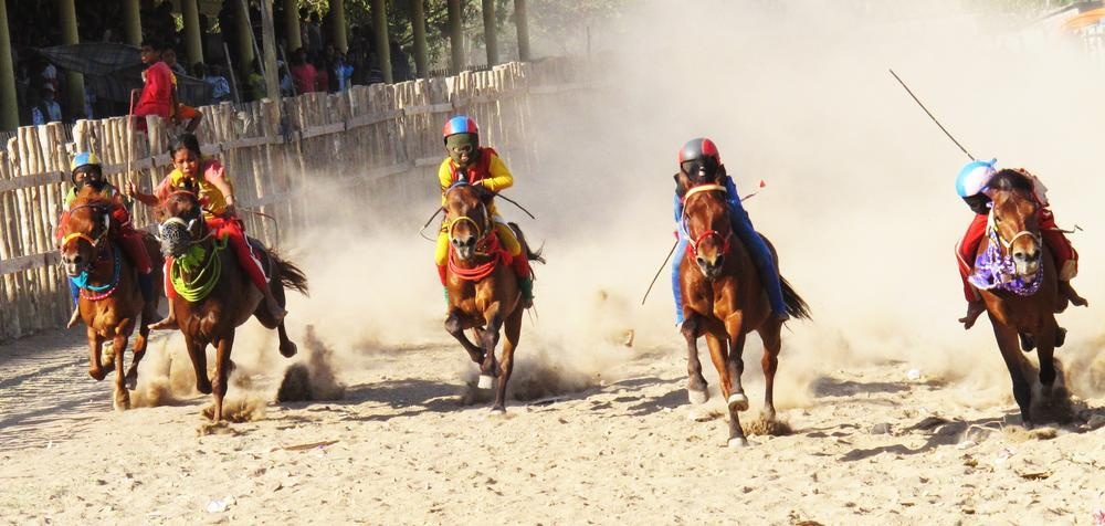 trẻ em đua ngựa ở đảo Indonesia ảnh 13 tre em dua ngua o dao Indonesia anh 13