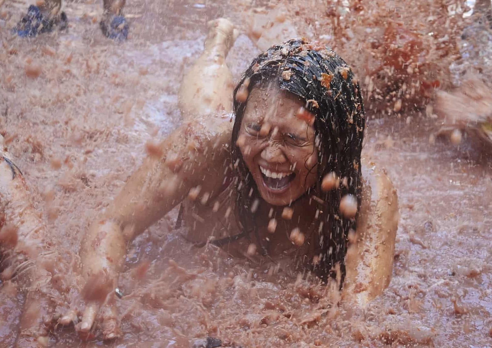 Cuoc chien ca chua 'nhuom do' le hoi Tay Ban Nha hinh anh