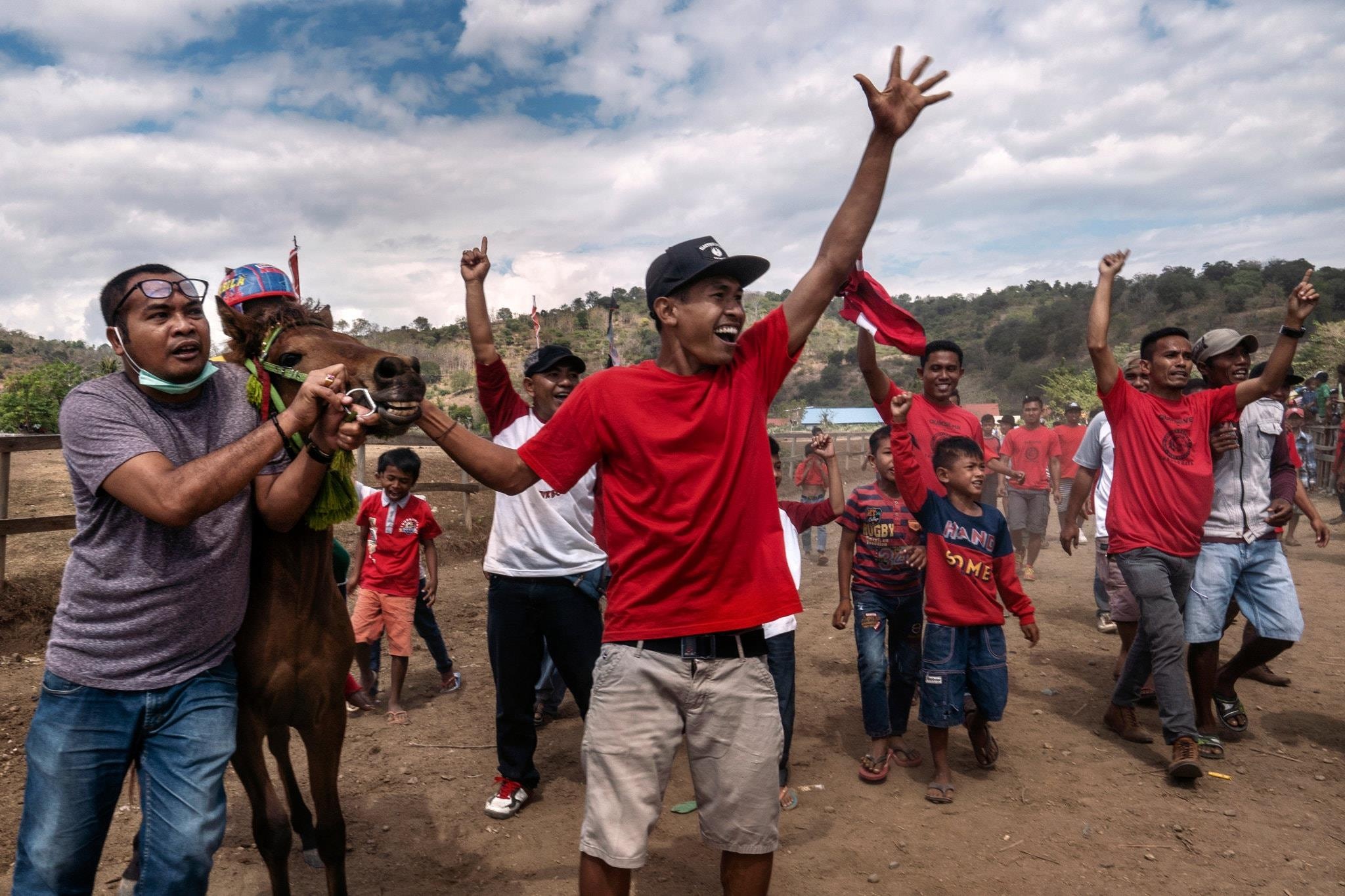 trẻ em đua ngựa ở đảo Indonesia ảnh 6 tre em dua ngua o dao Indonesia anh 6