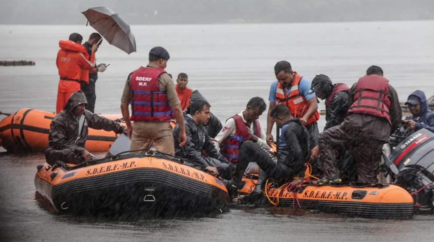 Lật thuyền trong nghi lễ tôn giáo ảnh 1 Lat thuyen trong nghi le ton giao anh 1