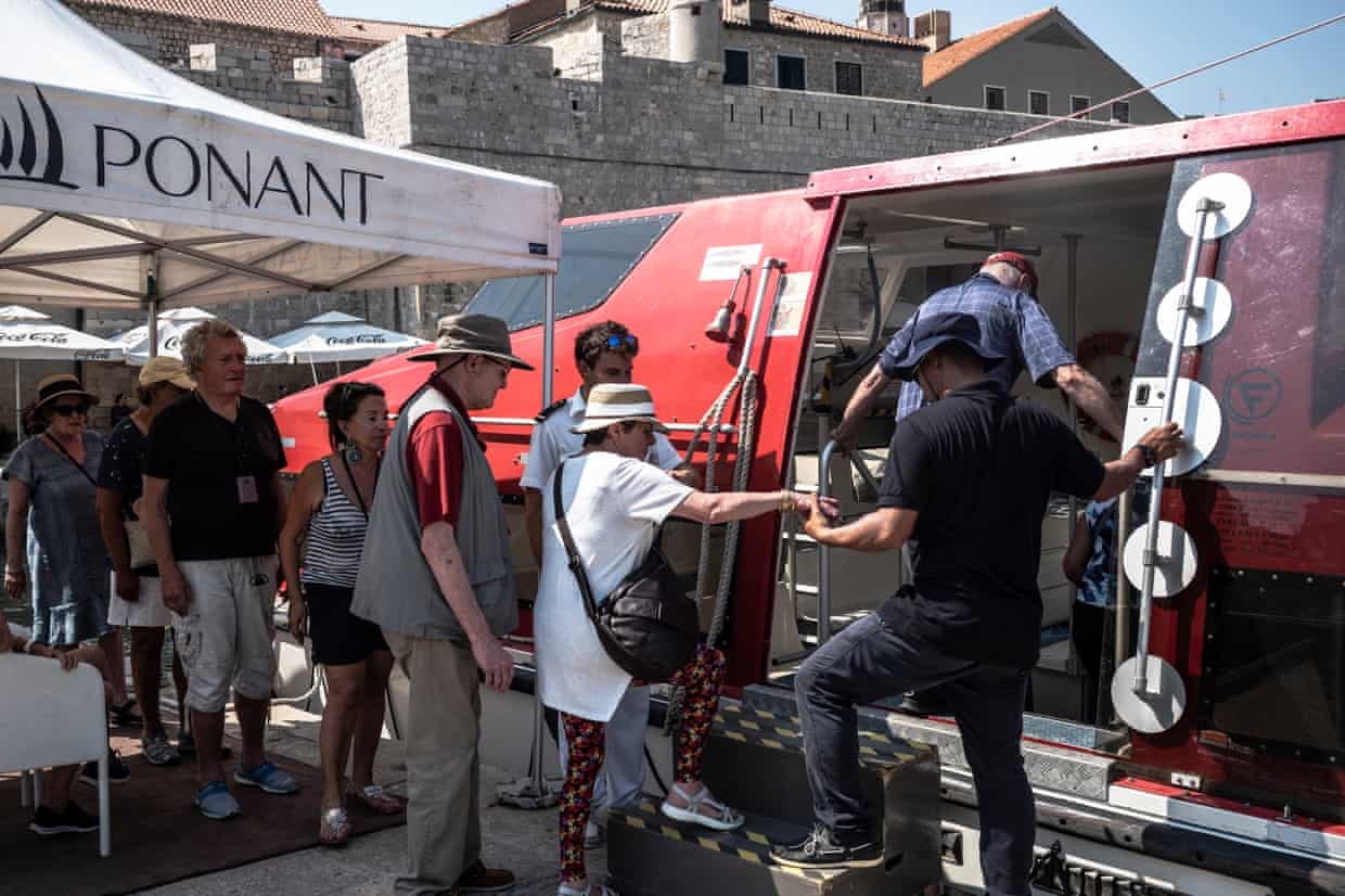 qua tai du lich anh 11