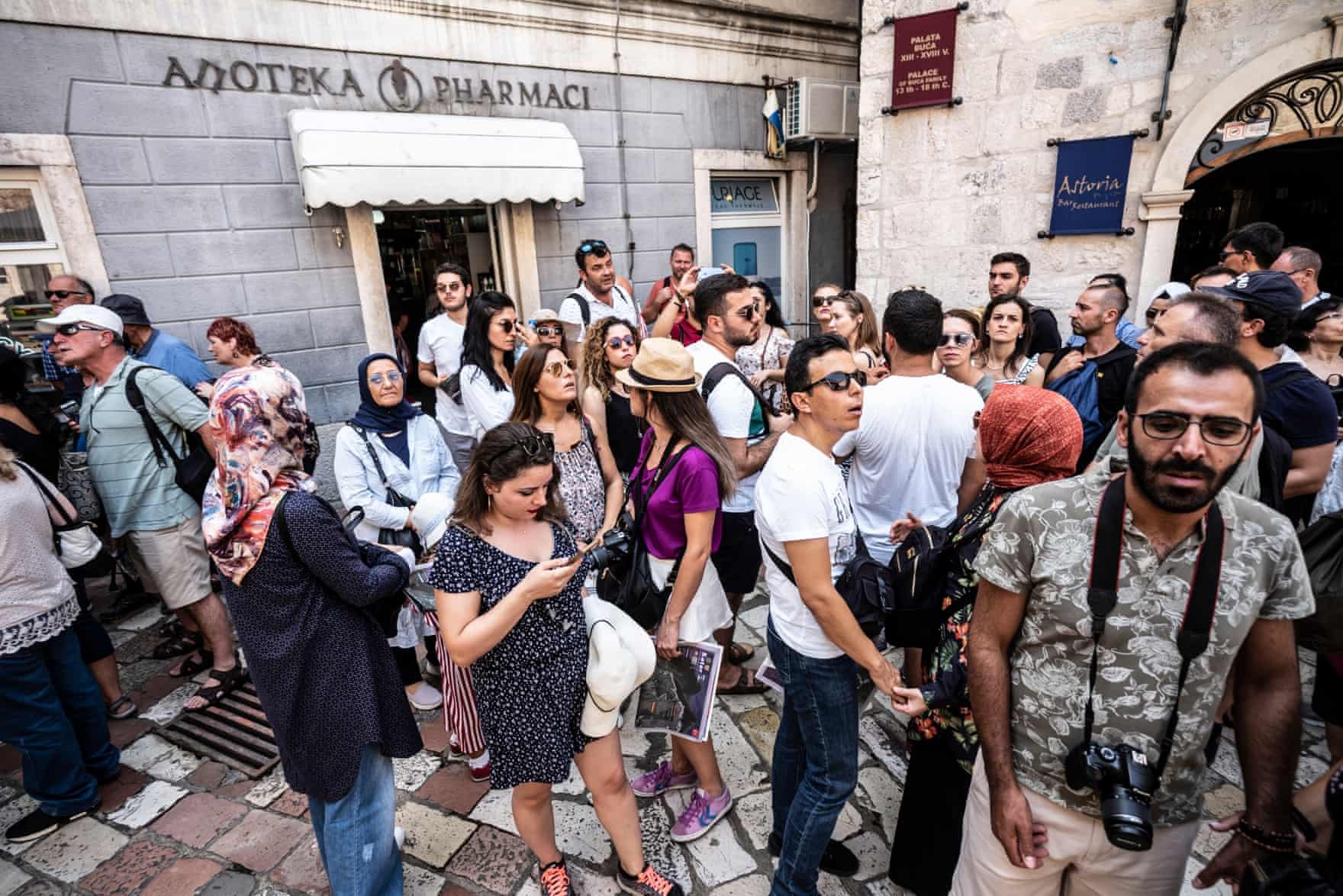 qua tai du lich anh 16