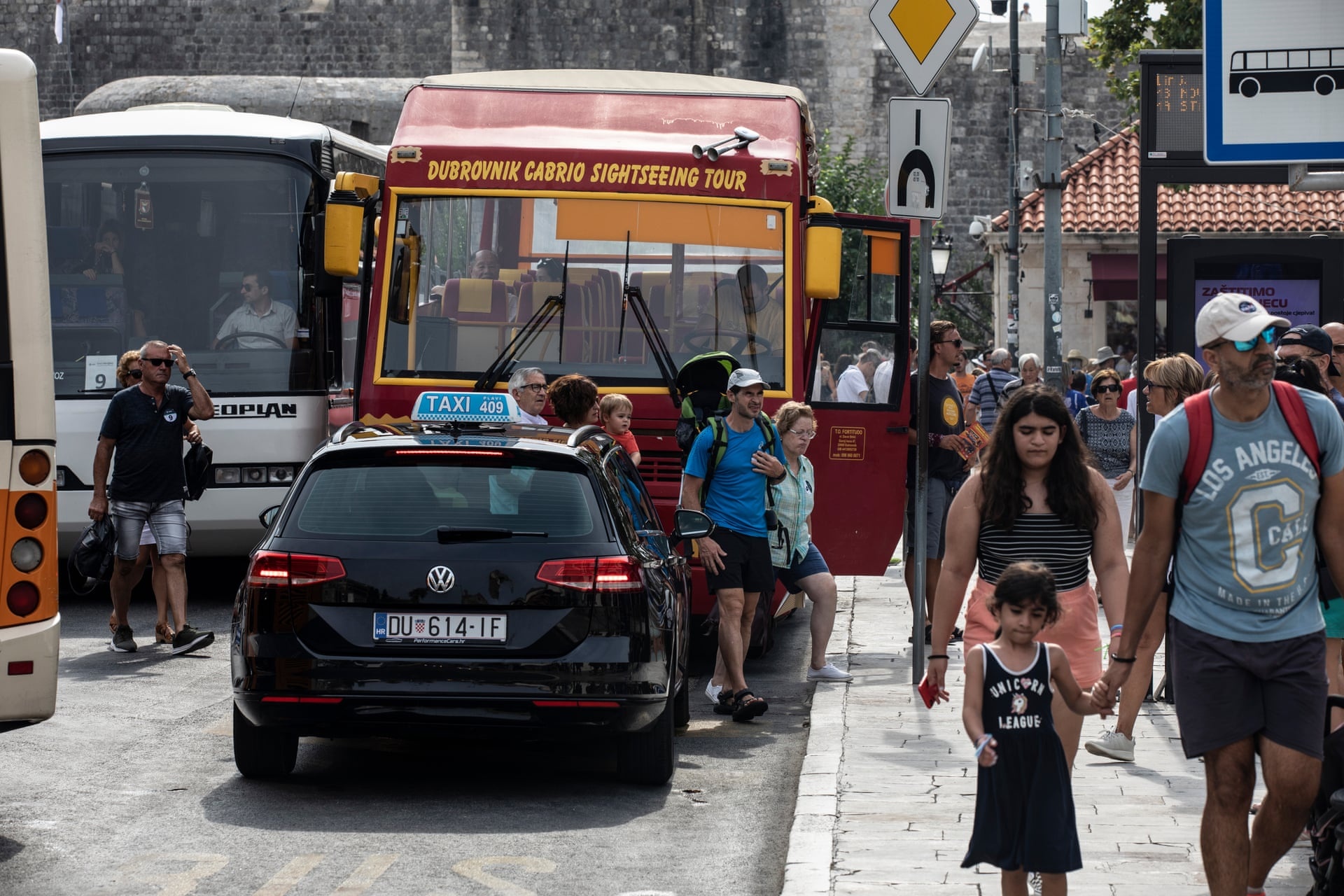 qua tai du lich anh 6