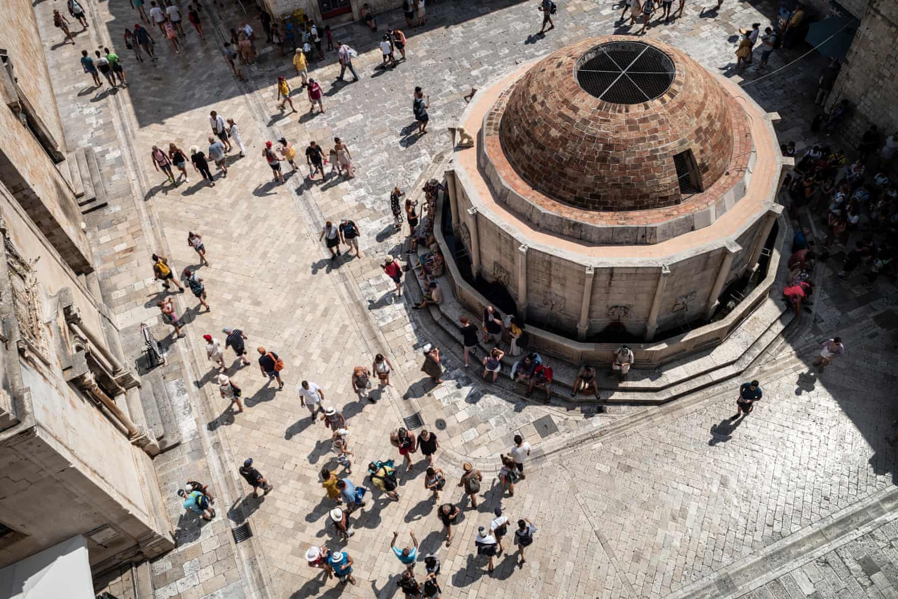 qua tai du lich anh 9