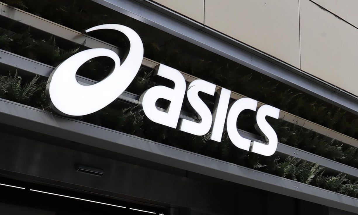 Cua hang giay phat phim khieu dam o man hinh ngoai troi suot 9 tieng hinh anh