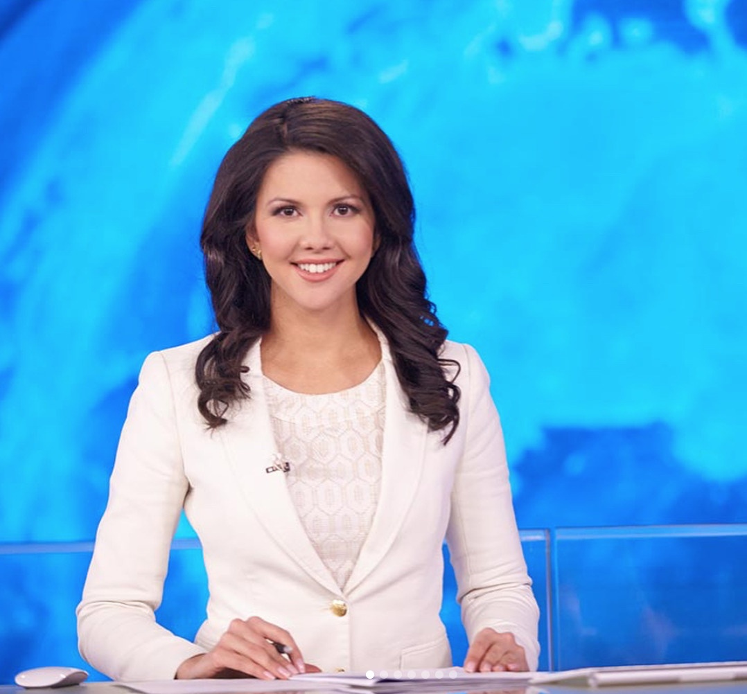 Nu nghi si Nga bi FBI giu lai tham van o san bay New York hinh anh