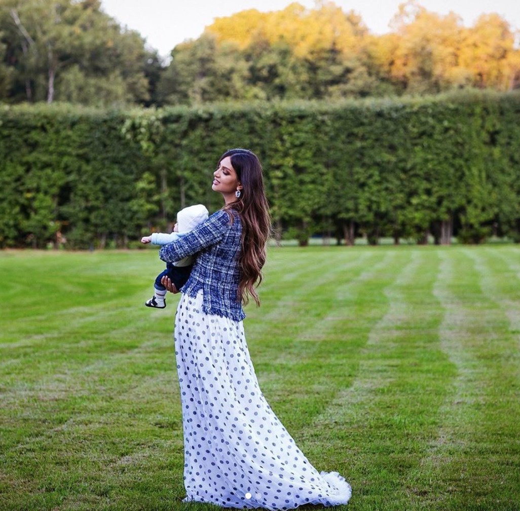 Hoa hậu Nga bán nhẫn cưới với cựu vương Malaysia ảnh 2 Hoa hau Nga ban nhan cuoi voi cuu vuong Malaysia anh 2