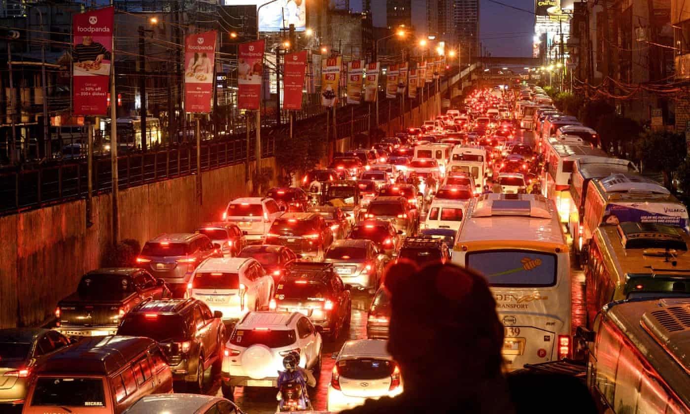 Phat ngon vien TT Philippines khuyen dan di lam som de tranh ket xe hinh anh