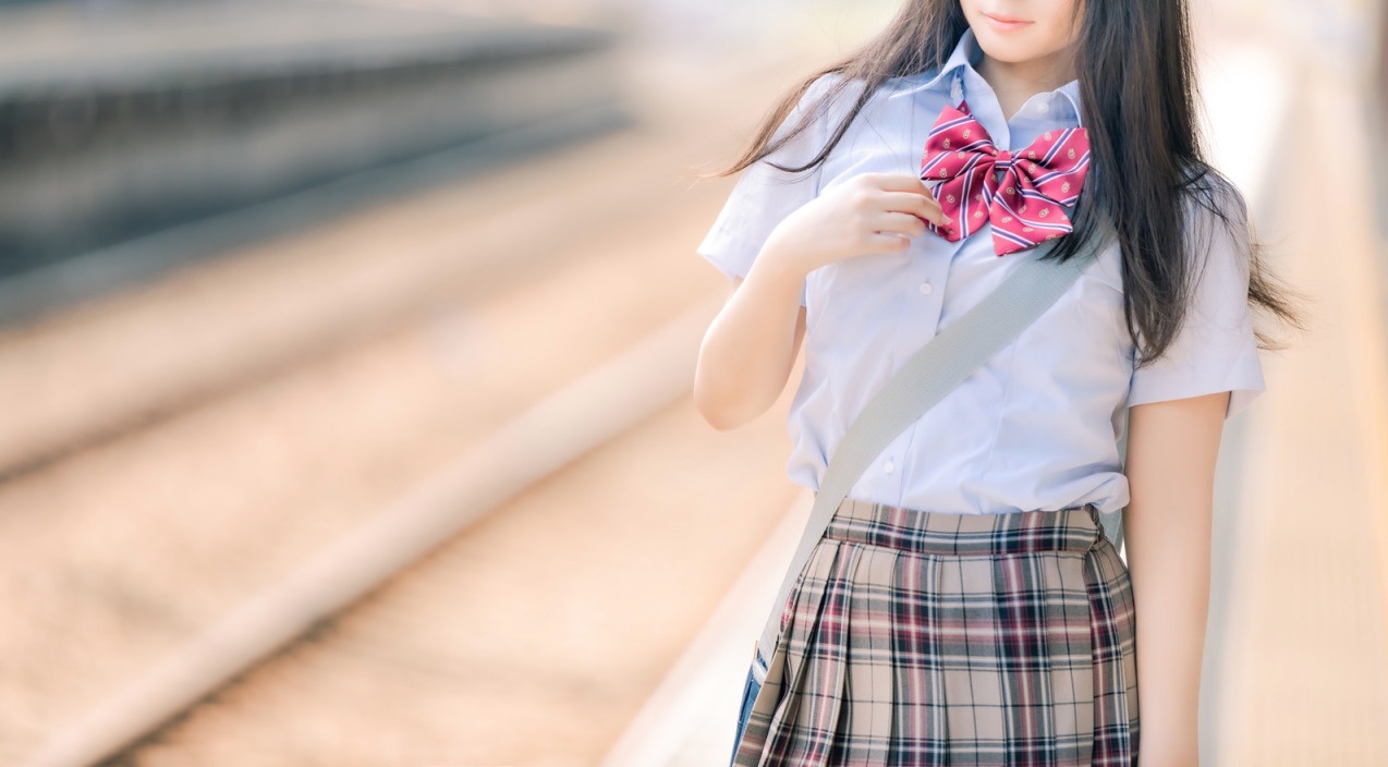 Nhat pha duong day gia nu sinh ban dam de du khach, tong tien hinh anh