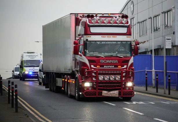 Viet Nam phoi hop voi Anh tim hieu quoc tich 39 thi the trong thung xe hinh anh