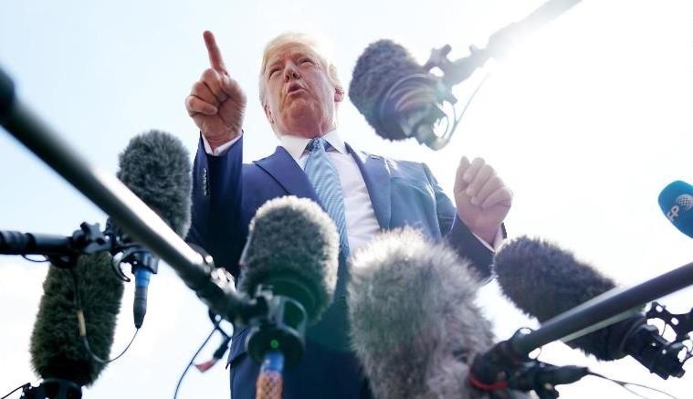 Nguoi to giac phan don voi Tong thong Trump hinh anh