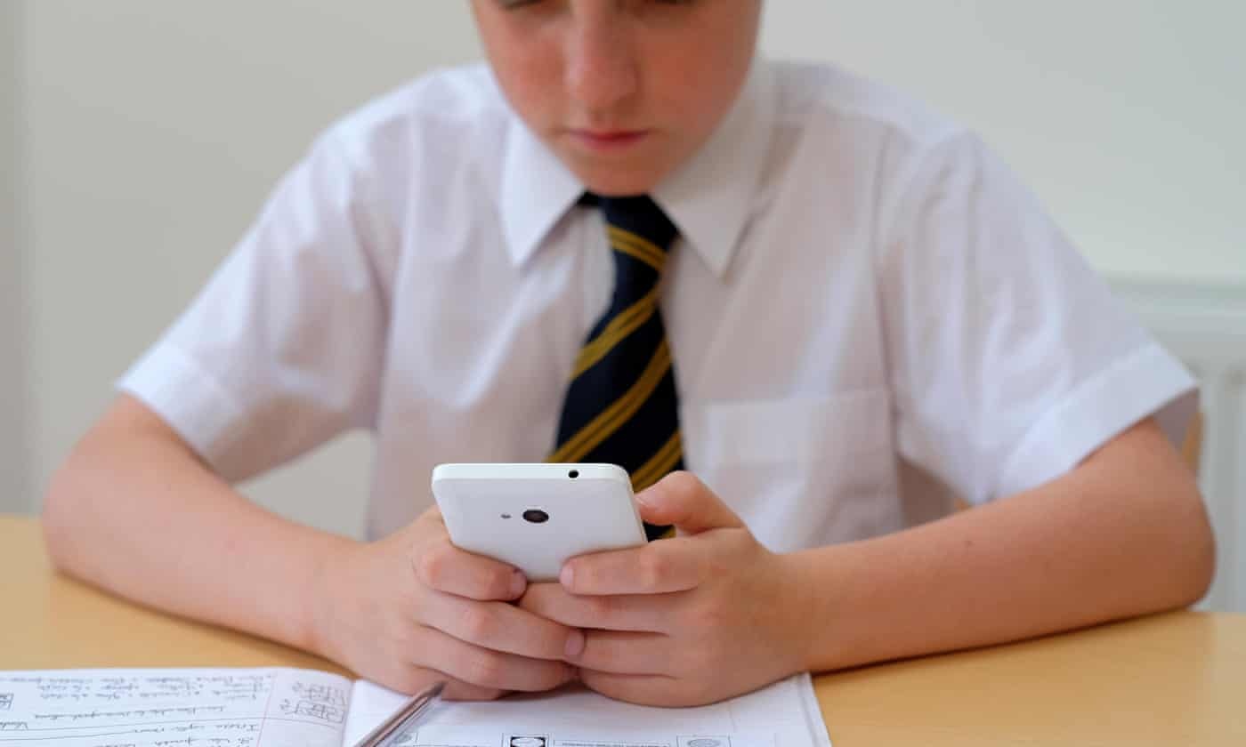 WHO: 80% thieu nien toan cau luoi van dong hinh anh