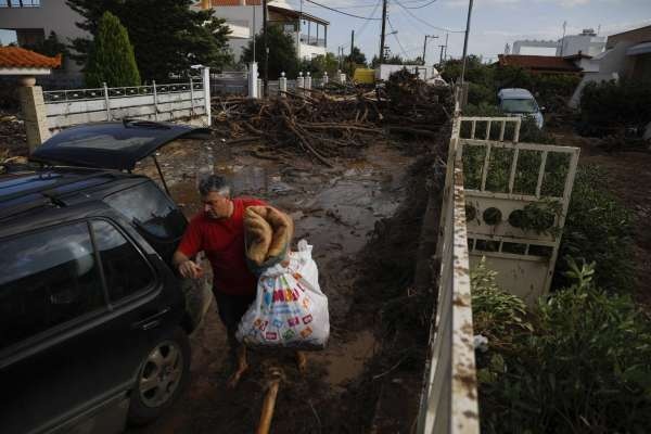 Bao lu nhan chim Phap,  Hy Lap va Italy anh 9