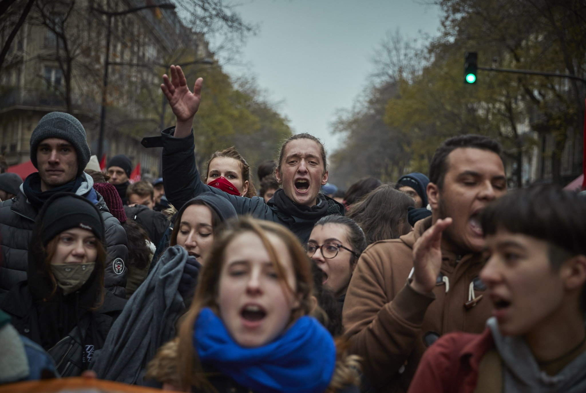 Phap dinh cong phan doi chinh sach huu tri anh 2