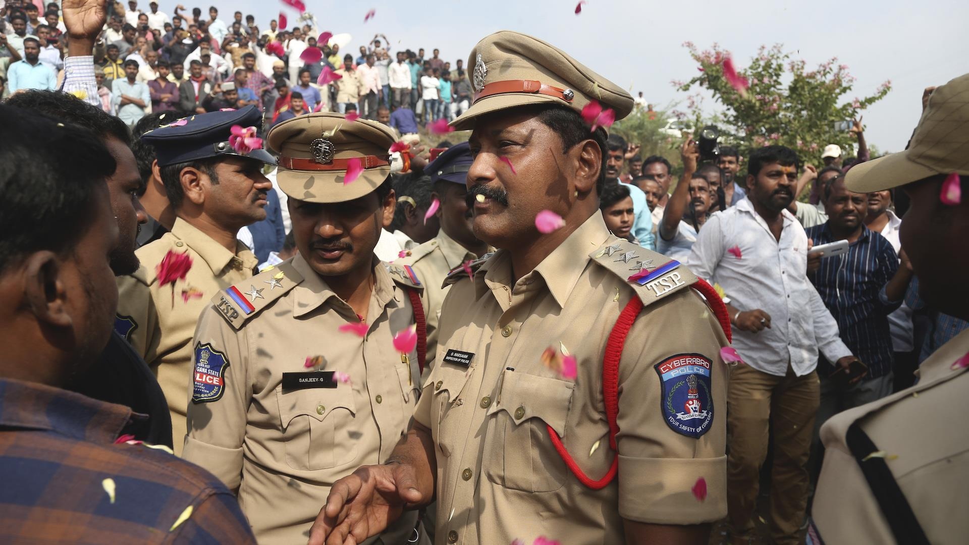 Dieu tra canh sat ban chet 4 nghi pham hiep dam, thieu song nu bac si hinh anh