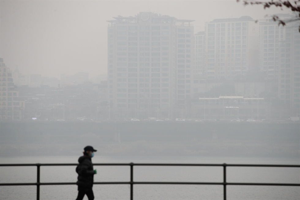 Han Quoc di xe theo bien so chan, le vi khoi bui Trung Quoc tan cong hinh anh