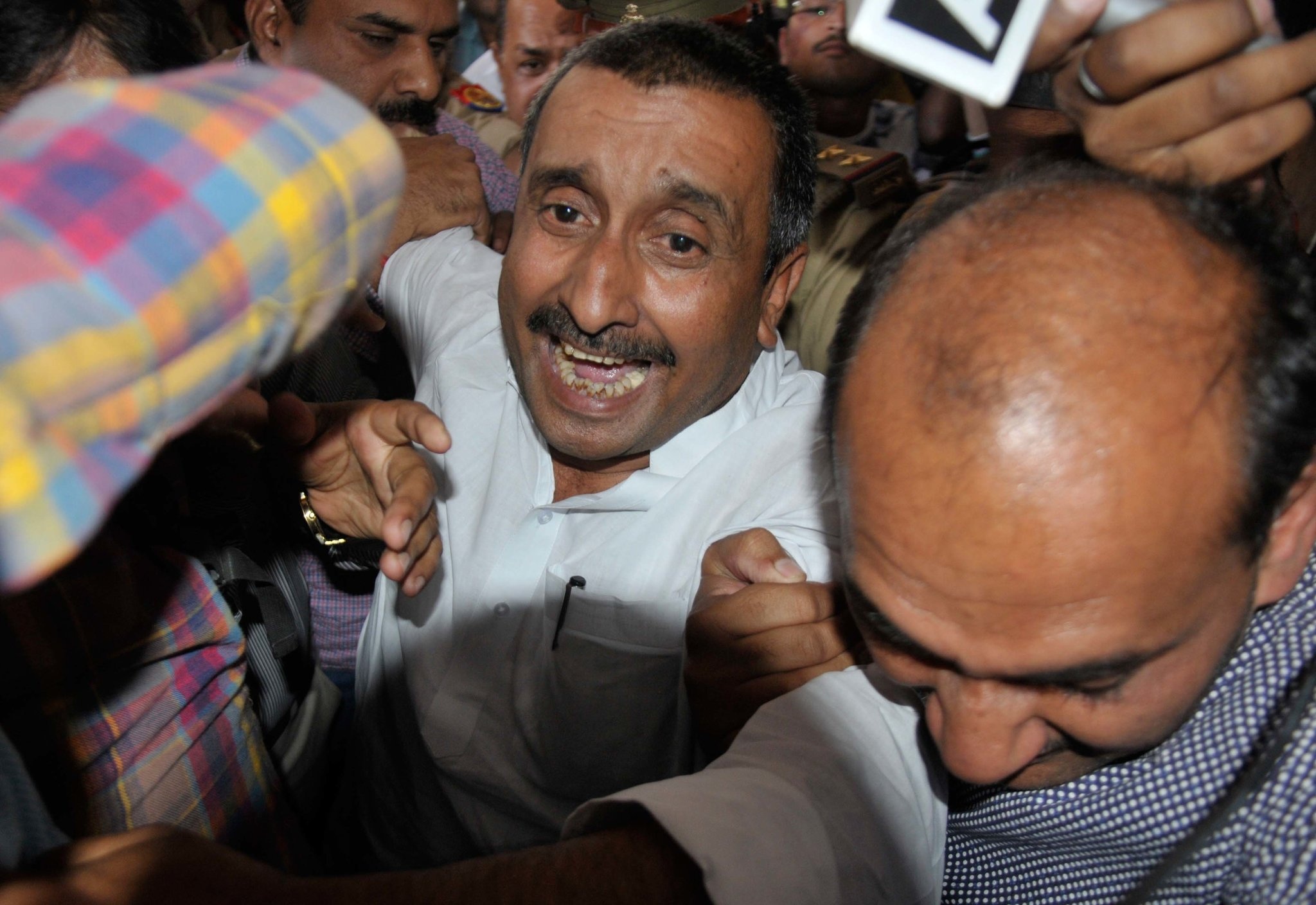 An Do ket an chung than chinh tri gia cuong hiep thieu nu 17 tuoi hinh anh