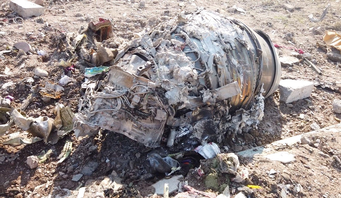 Iran ban nham may bay - 10 giay dien ro o can cu ten lua Bidgeneh hinh anh