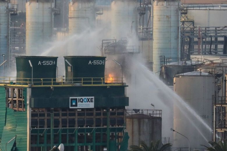 No nha may Tay Ban Nha, manh kim loai vang xa 2 km gay chet nguoi hinh anh