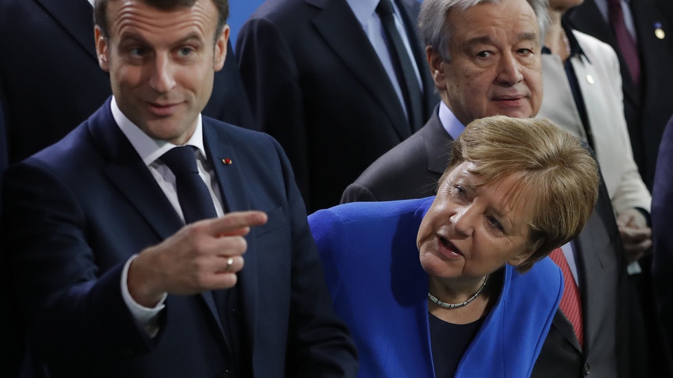 Lanh dao the gioi tim Tong thong Putin de chup anh tap the hinh anh