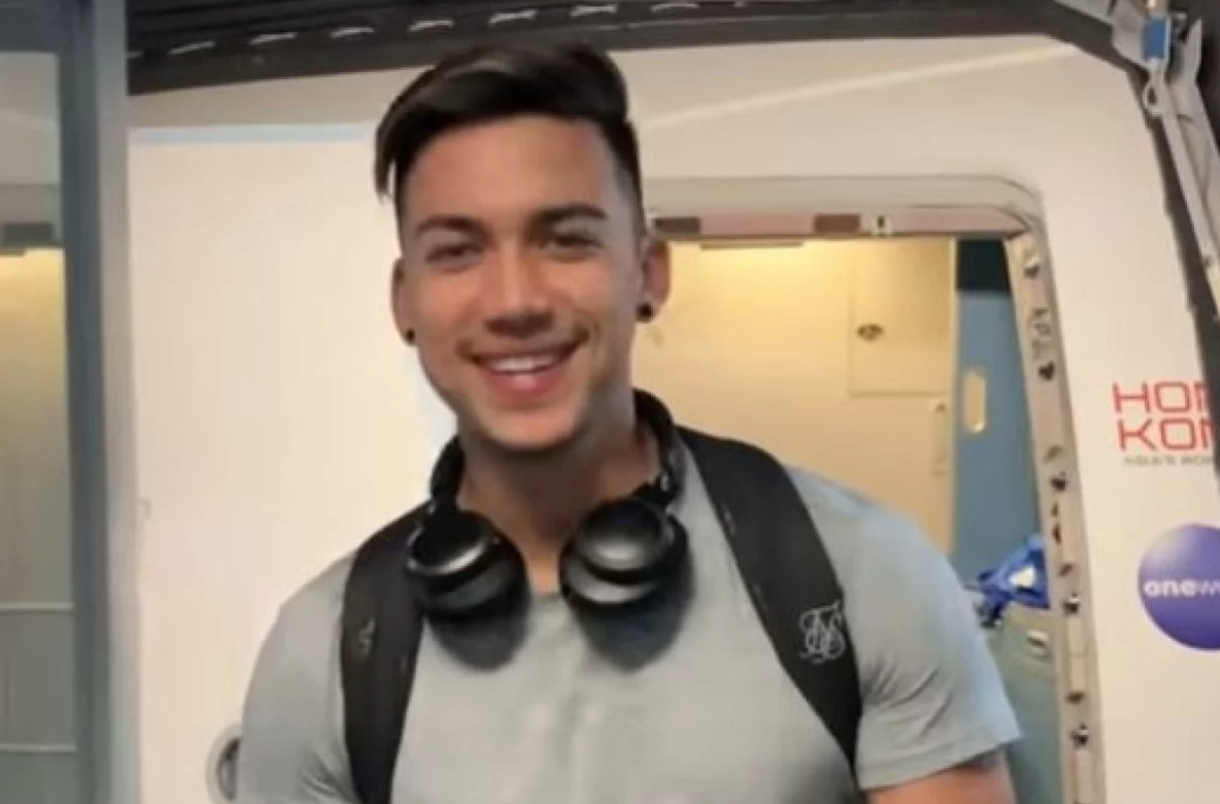 YouTuber bi phan doi vi bay cach lua hang bay, xin hang ghe thuong gia hinh anh