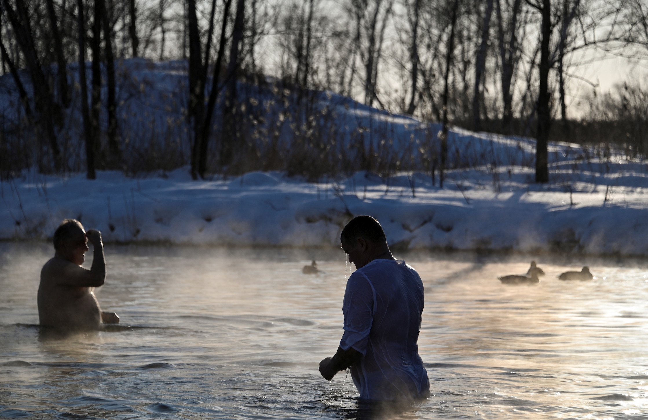 nguoi Nga ngam minh xuong song bang anh 11