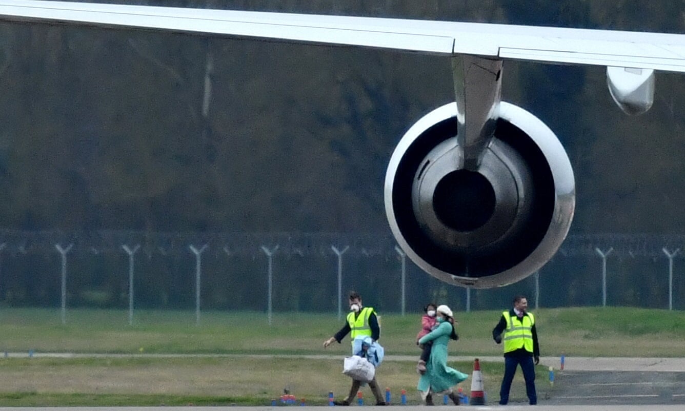 Loi ke cua co truong toi Ha Noi roi bay sang Vu Han don cong dan Anh hinh anh